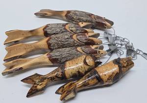 lot 135 image: Great Looking Rustic Carved Birch Wood Fish on Stringer Cabin Display