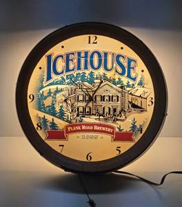lot 137 image: Greta Looking ICEHOUSE Lighted Beer Sign Advertising Clock