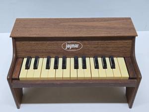 lot 152 image: Working Vintage JAYMAR Toy Piano