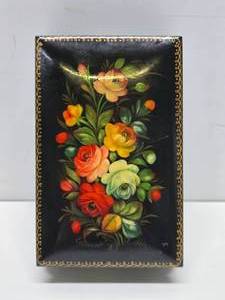 lot 176 image: Quality Signed Vintage Handpainted Russian Lacquered Box