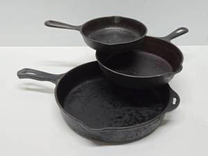 lot 207 image: 3 Old Vintage Cast Iron Skillets Including ErieGriswold
