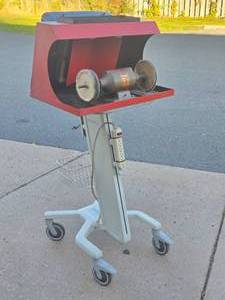 lot 254 image: Great Working CRAFTOOL Jewelry Buffer  Grinder wRolling Stand