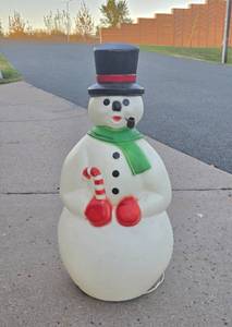 lot 251 image: Nice Vintage FROSTY THE SNOWMAN Christmas Blowmold 
