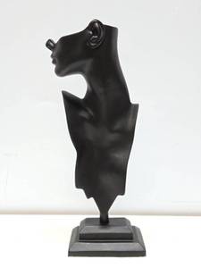 lot 12 image: Great Looking Figural Face & Neck Sculpture