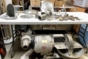 lot 9 image: Quality Working Commercial Grade HOBART Model T215-GA Buffalo Chopper & Many Attachments 