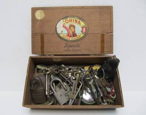 lot 244 image: Estate Lot of Assorted Vintage & Antique Keys Including Old Skeleton Keys