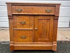 lot 250 image: Nice Antique Smaller Size Oak Wash Stand