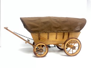 lot 92 image: Excellent Clean Working Condition Vintage Covered Wagon Lamp