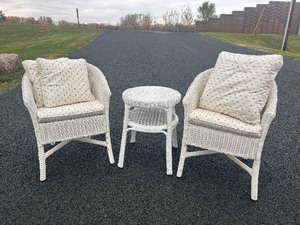 lot 258 image: Excellent Clean Matching Set of Vintage Wicker Armchairs & Table