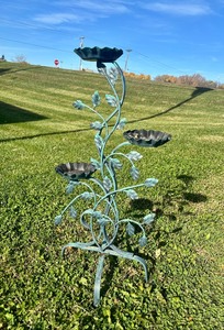 lot 133 image: Neat Vintage Mid Century Metal 3-Tier Plant Stand