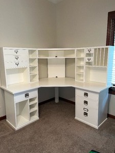 lot 265 image: White Corner Desk From Pottery Barn