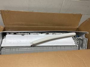 lot 236 image: Costway Split Air Conditioner FP10318US-WH with Heater,18000 BTU 208-230V Ductless Mini (ONLY BOX 2 OF 2 MISSING BOX 1 OF 2)