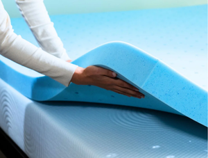 lot 277 image: Dare To Dream Ultra Responsive Gel Mattress Topper 4 King