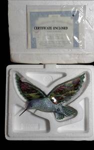 lot 15 image: Thomas Kinkade Hummingbird Beauty In Flight Garden Prayer Bradford 2005   Pools of Serenity