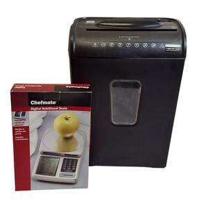 lot 26 image: Pen & Gear Shredder & Chef Mate Digital Nutritional Scale