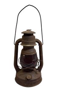 lot 58 image: Vintage Collectable Dietz Wizard Lantern  with  RARE Smoke glass