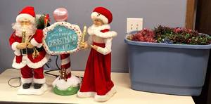 lot 81 image: Vintage Mr. and Mrs. Claus and South Pole Display with Tote of Garland.