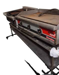 lot 87 image: Star Max Commercial Countertop Gas Grill & APW Wyott Champion Commercial Gas Griddle