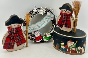 lot 29 image: Vintage Christmas Snowman Figures With Twig Wreath Set