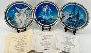 lot 32 image: Royal Windsor Christmas Carol Collection Plates 