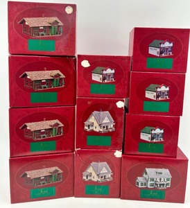 lot 36 image: Sarah Plain and Tall Collection Miniature Houses Lot of 11