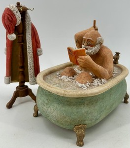 lot 72 image: Vintage Ceramic Wind up Santa in Tub with coat rack