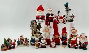 lot 74 image: Vintage Santa Claus & Friends Figurine Lot Christmas Decor