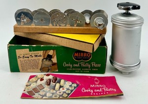 lot 90 image: Vintage Mirro Cooky & Pastry Press with 15 Shape Discs & Recipe Book