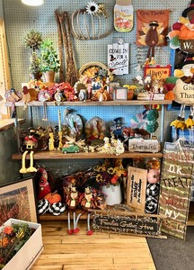 lot 107 image: Thanksgiving & Fall Home Decor and much more
