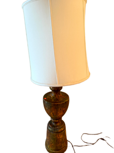 lot 20 image: Vintage Sculpted Table Lamp with Shade