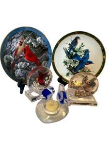 lot 58 image: Collection of Bird-Themed Collector Plates and Glass Accents