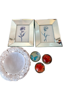 lot 92 image: Grouping of Mirrored Frames and Decorative Floral Accents