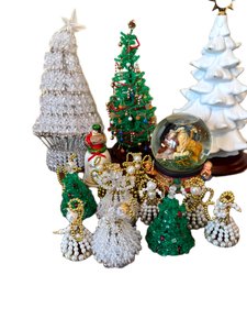 lot 94 image: Large Collection of Holiday Decorations and Beaded Ornaments