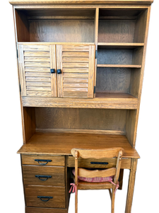 lot 96 image: Oak-Tone Hutch Desk and Matching Chair Set