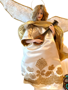 lot 111 image: Grouping of Religious and Angelic Decorative Items