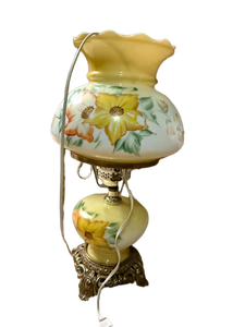 lot 127 image: Vintage Hand-Painted Glass Gone with the Wind Table Lamp