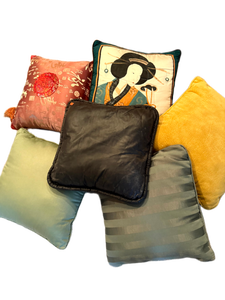 lot 151 image: Assortment of Six Decorative Throw Pillows