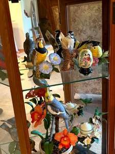lot 113 image: Extensive Assortment of Bird Figurines, Dioramas, and Accents