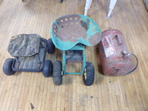 lot 18 image: Shop Stools on Wheels and Air Tank