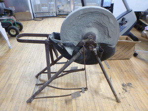 lot 19 image: Vintage Grinding Wheel