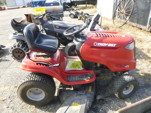 lot 45 image: Troy-Bilt Riding Lawn Mower