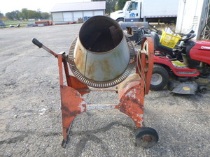 lot 47 image: Cement Mixer