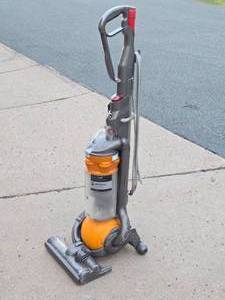 lot 102 image: Working DYSON DC-25 Vacuum Cleaner
