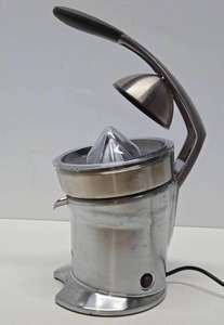 lot 107 image: Excellent Working BREVILLE Model 800CPXL Citrus Press