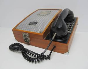 lot 14 image: Very Cool Vintage SPIRIT OF SAINT LOUIS Hands-Free Telephone #2