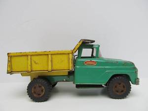 lot 26 image: Vintage Early 60s TONKA Green & Yellow Pressed Steel Dump Truck