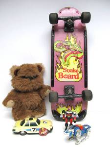 lot 30 image: Group of Vintage 70s-80s Toys etc Star Wars, Skateboard 