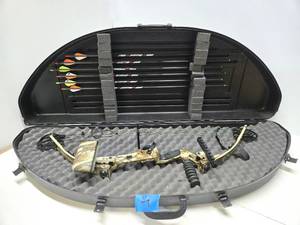lot 35 image: Fully Functional HuntingArchery Bow wGood Hard Case #4