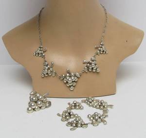 lot 46 image: Vintage Sterling Silver Grape Cluster Jewelry Set - Necklace Brooch & Bracelet