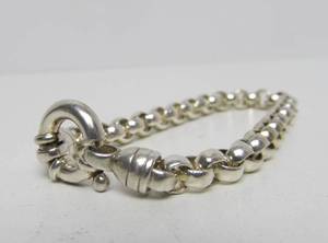 lot 48 image: Heavy Sterling Silver Link Brancelet